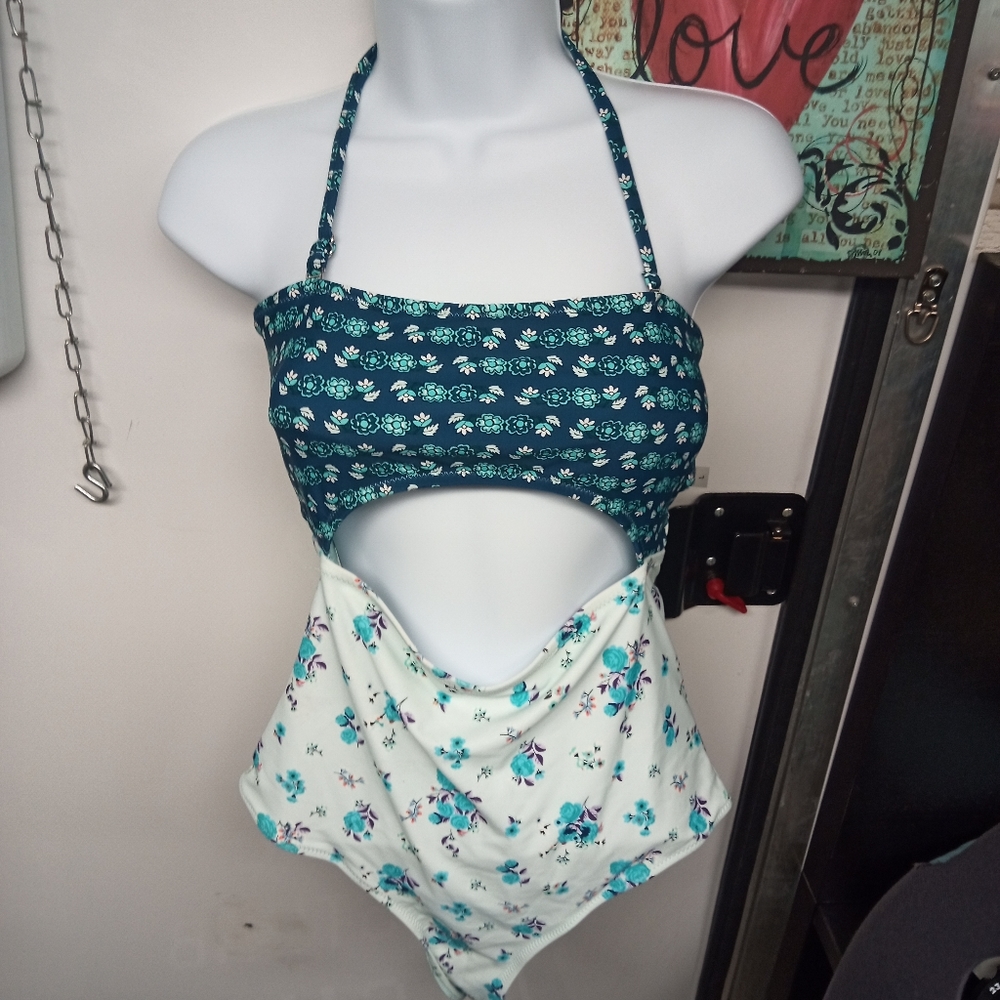 Cupshe swimsuit